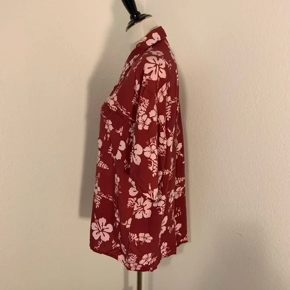 NWOT Hawaiian Pace Burgundy w/Pink Hibiscus Flowers Button Down Short Sleeve Top - Picture 3 of 6